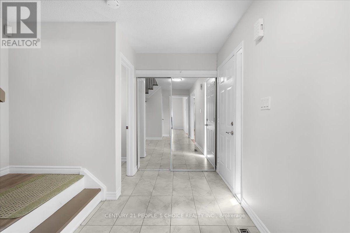 28 Beisel Court, Brampton, Ontario  L6Z 2R7 - Photo 3 - W13816870