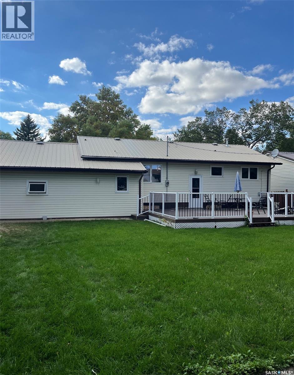 1473 Nicholson Road, Estevan, Saskatchewan S4A 2G8 - Photo 2 - SK049088