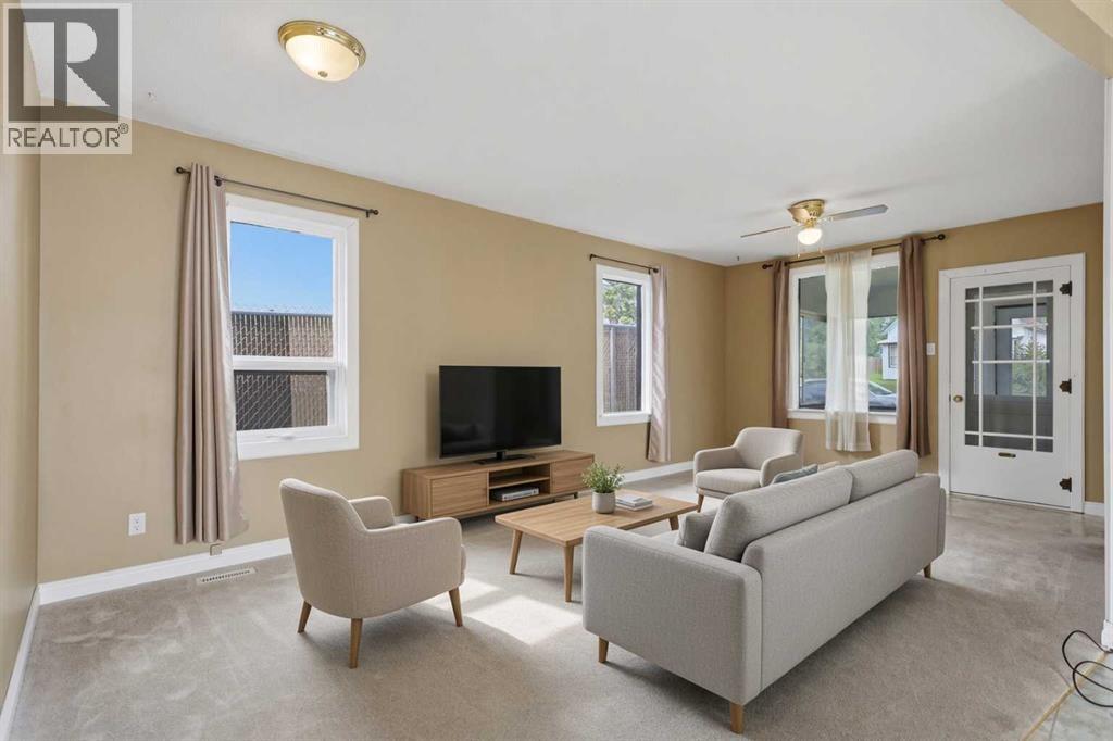 5011 54 Ave photo 5