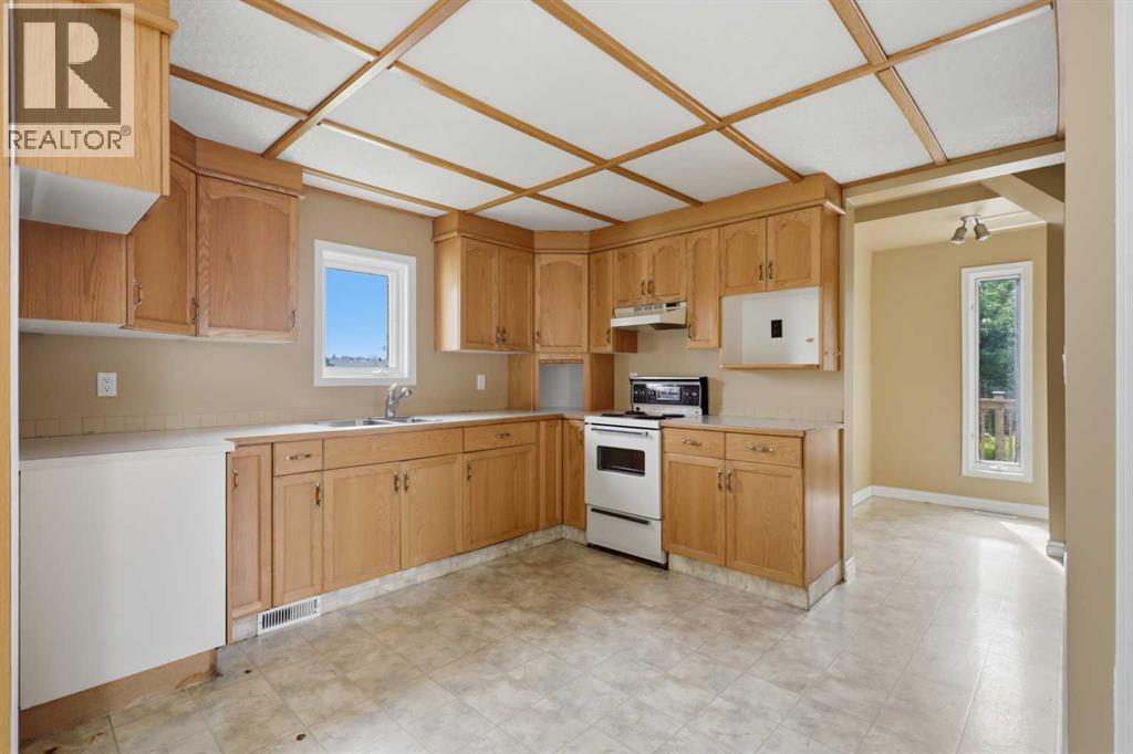 5011 54 Ave photo 10