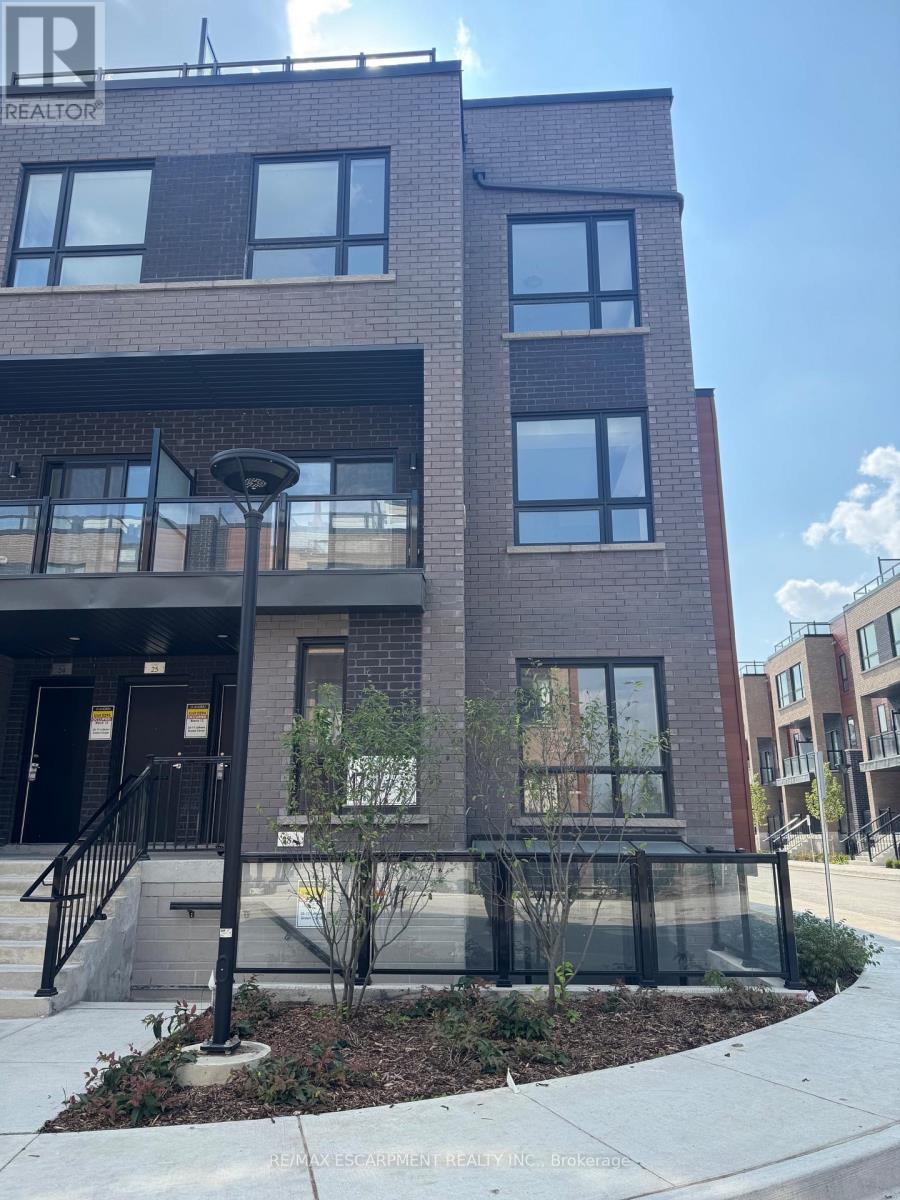 27 - 17 LYTHAM GREEN CIRCLE, Newmarket, Ontario
