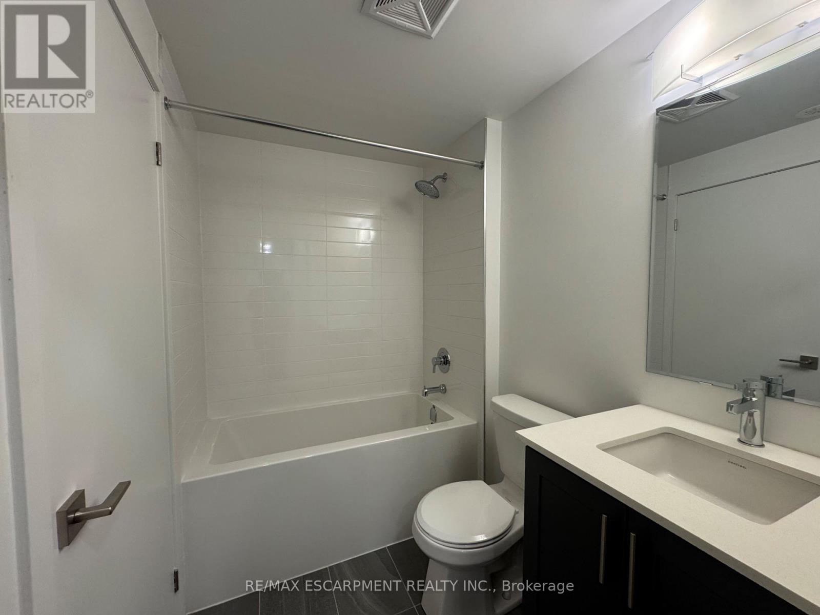 27 - 17 Lytham Green Circle, Newmarket, Ontario L3Y 0H4 - Photo 4 - N13816928