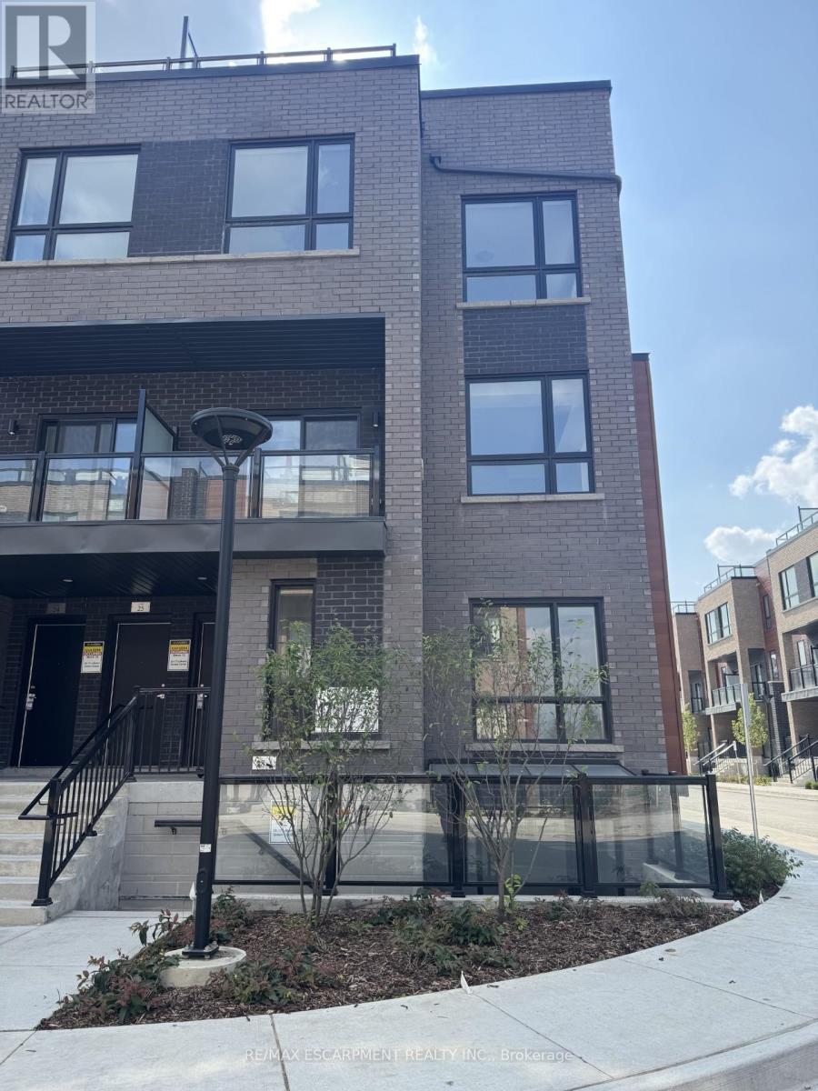 27 - 17 LYTHAM GREEN CIRCLE, Newmarket, Ontario
