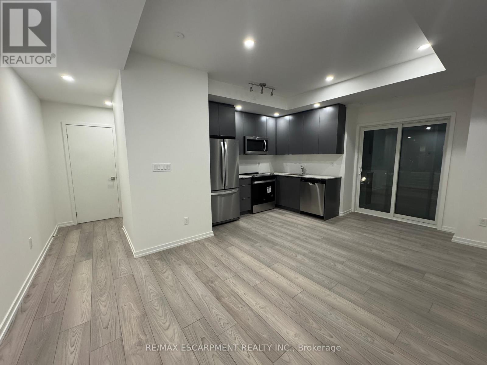27 - 17 Lytham Green Circle, Newmarket, Ontario  L3Y 0H4 - Photo 3 - N13816934