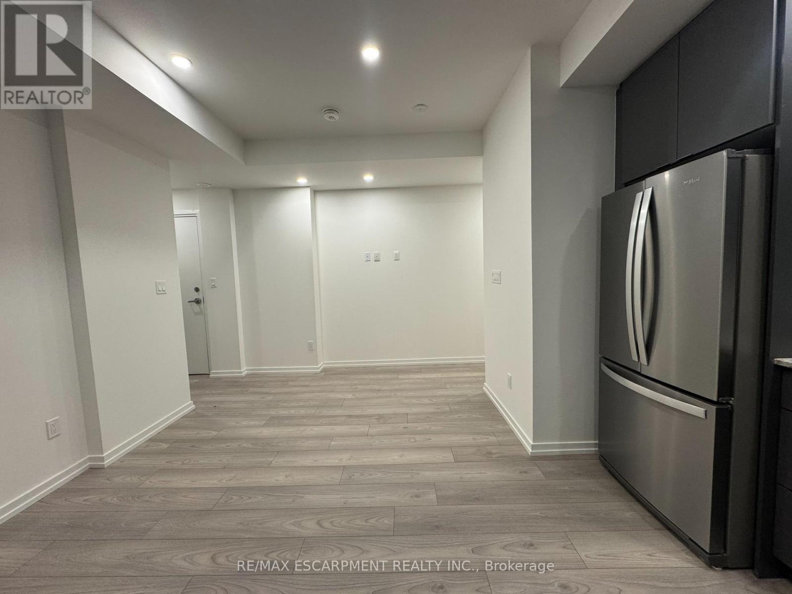 27 - 17 Lytham Green Circle, Newmarket, Ontario  L3Y 0H4 - Photo 4 - N13816934