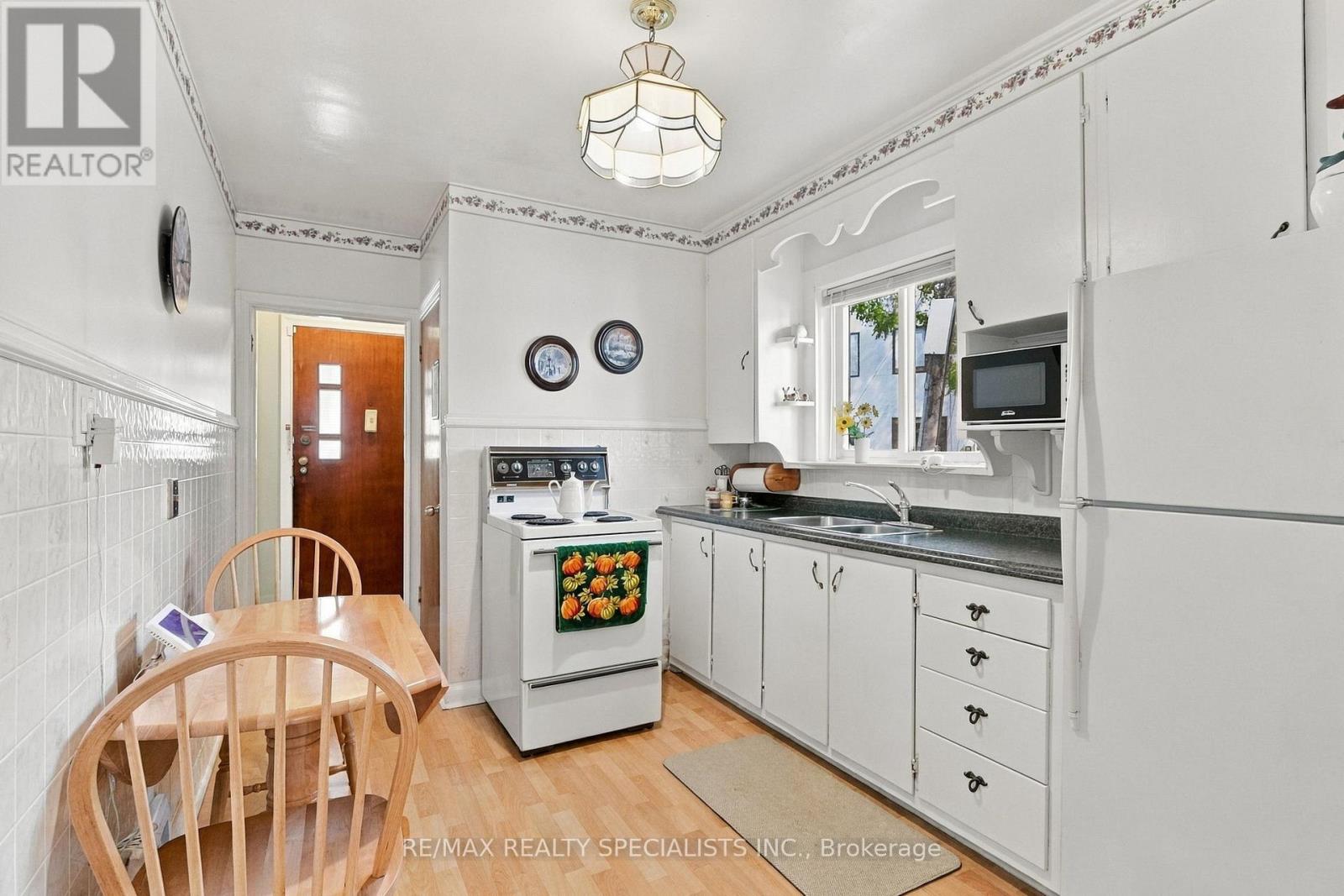 93 Cavell Avenue, Toronto, Ontario  M8V 1P4 - Photo 8 - W13816940