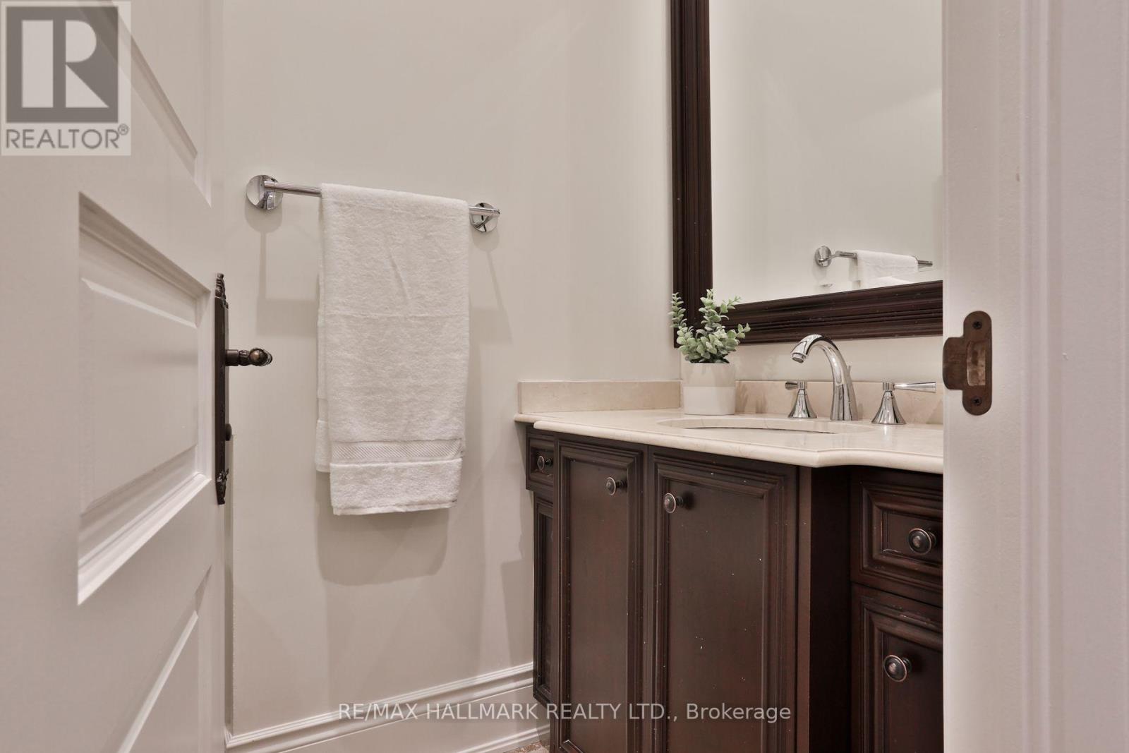 340 St Germain Avenue, Toronto, Ontario  M5M 1W5 - Photo 36 - C13814010