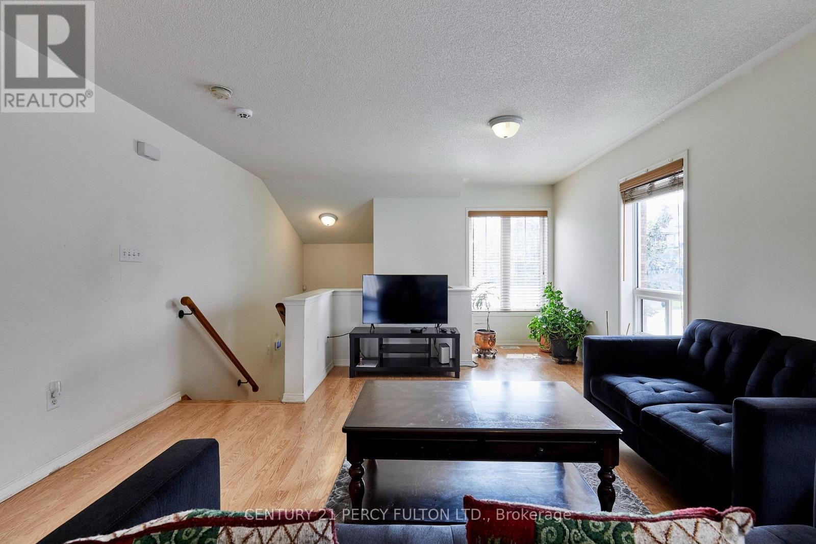 8 Knowles Street, Ajax, Ontario  L1Z 0J5 - Photo 4 - E13816598