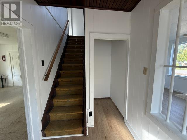 62 Queen ST photo 9