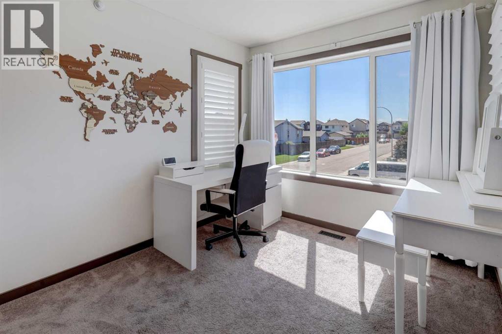 5 Covecreek Mews NE