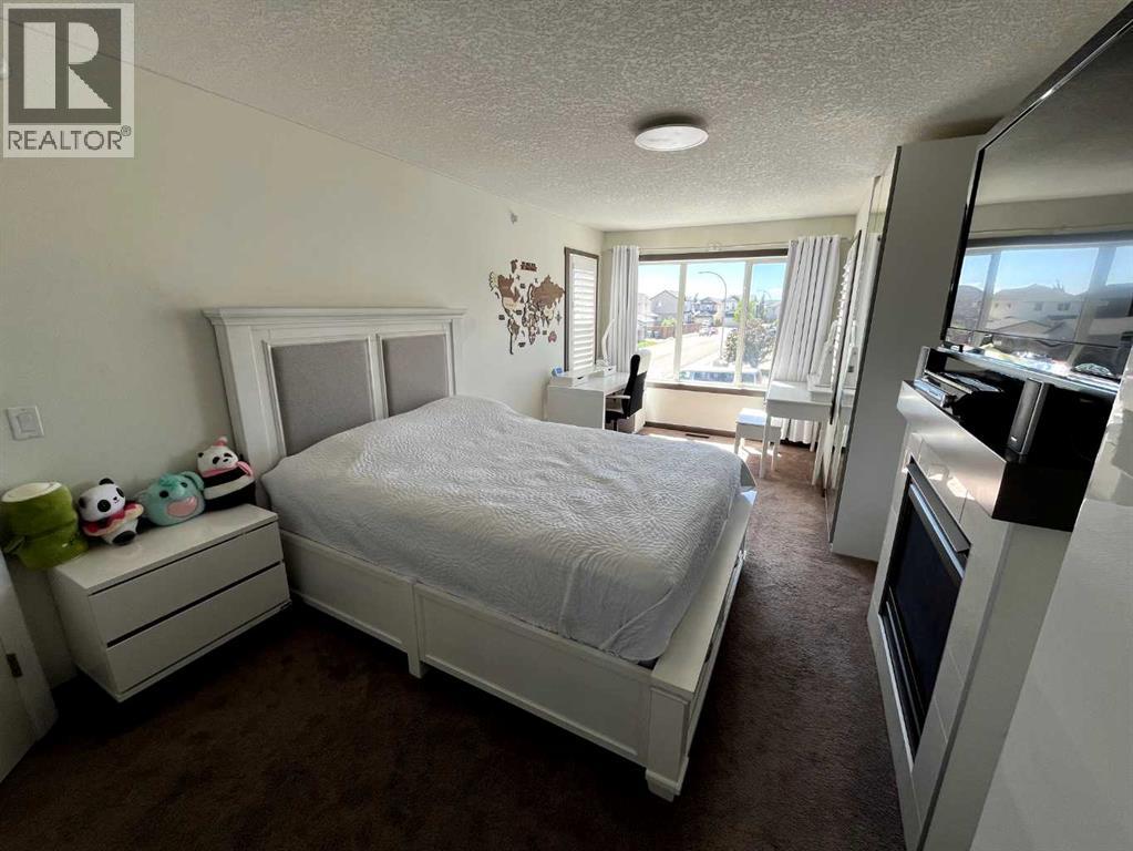 5 Covecreek Mews NE