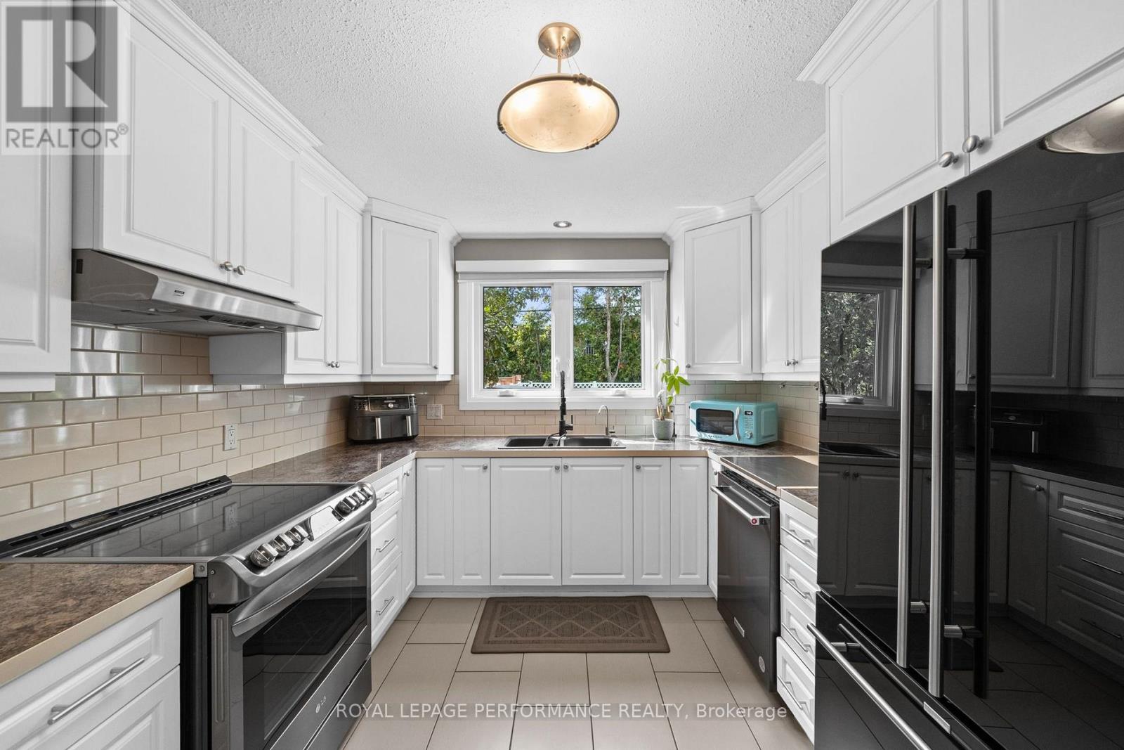 550 Foxview Place, Ottawa, Ontario  K1K 4C4 - Photo 13 - X13816986