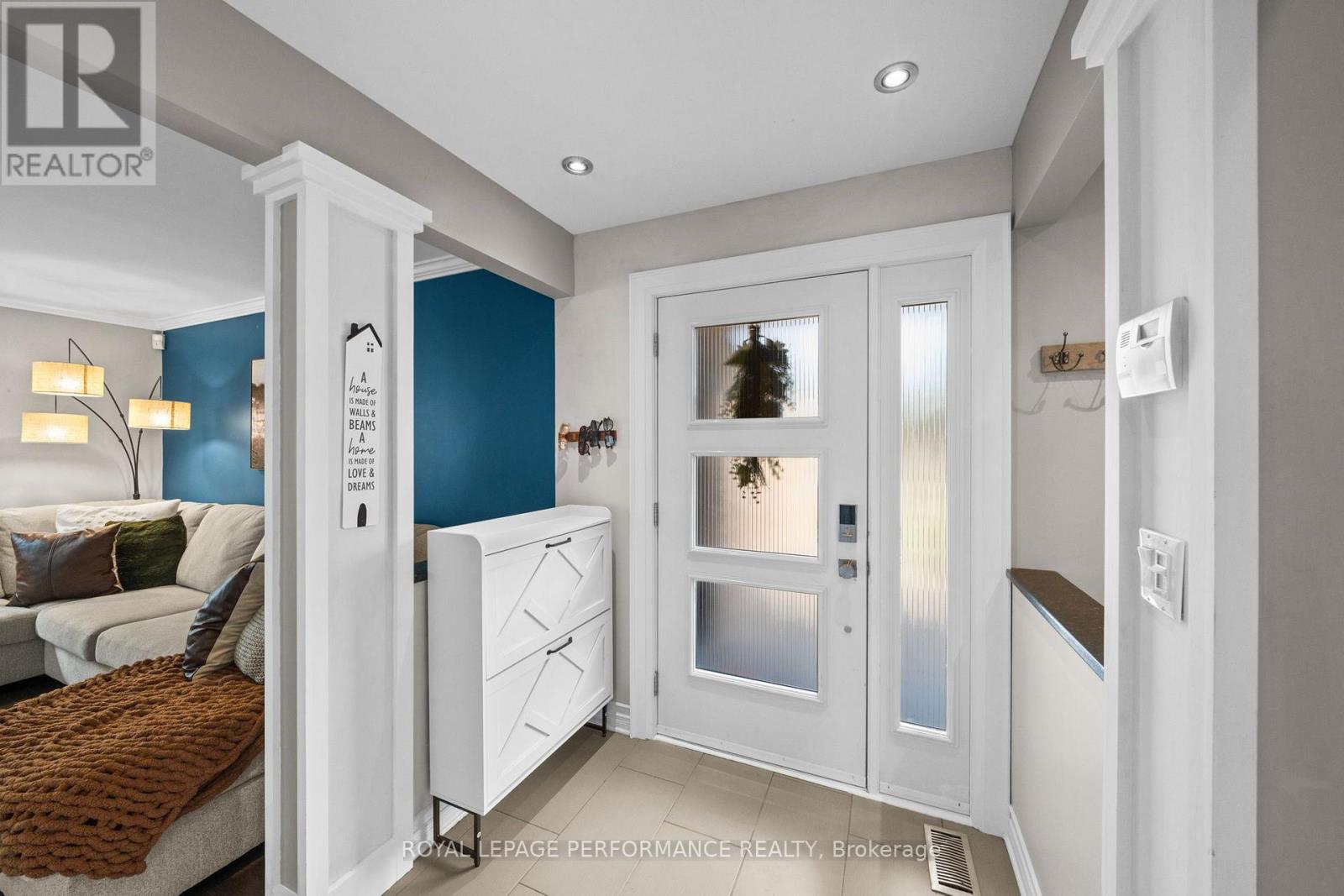 550 Foxview Place, Ottawa, Ontario  K1K 4C4 - Photo 3 - X13816986