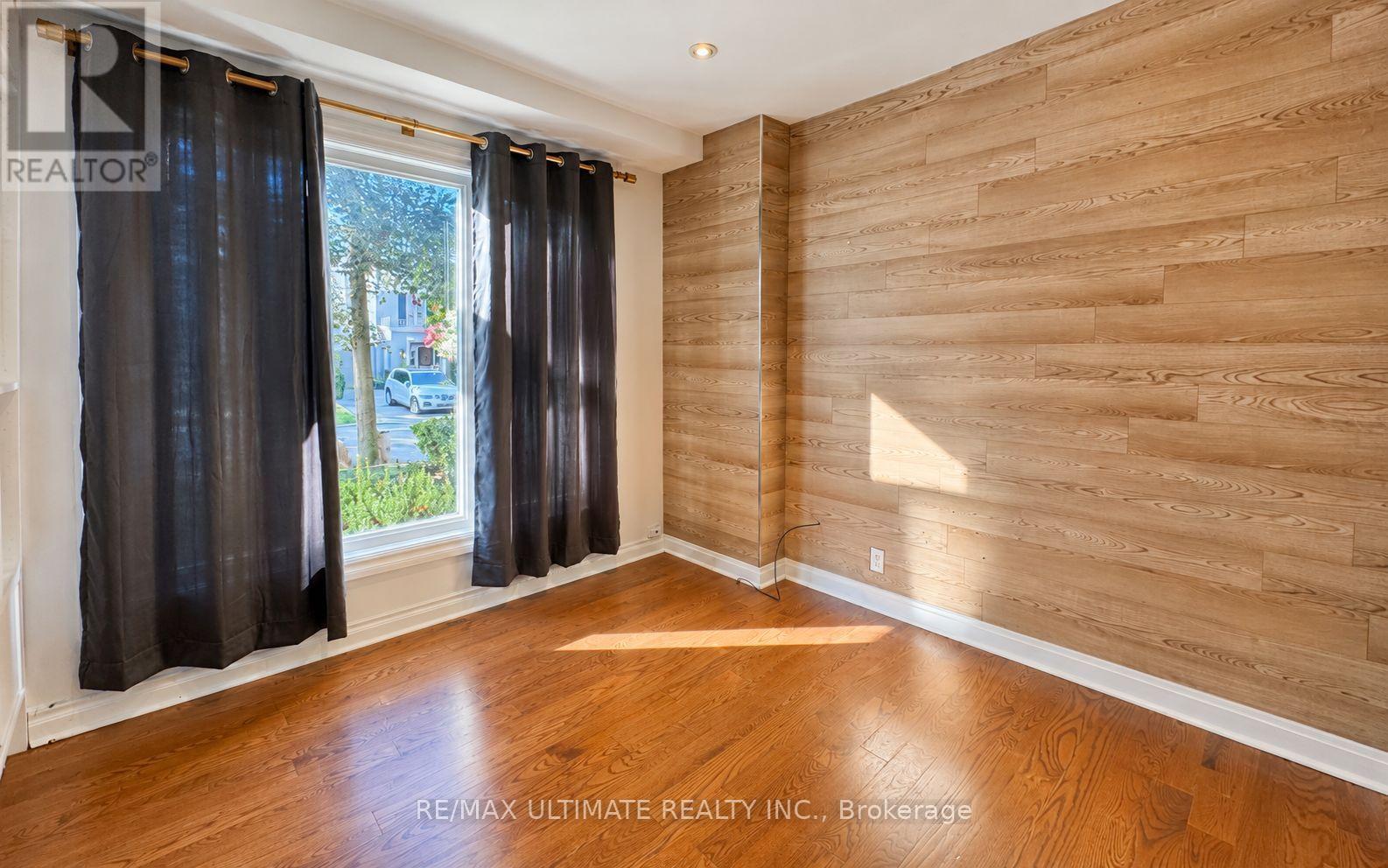 10 Noel Avenue, Toronto, Ontario  M4G 1B3 - Photo 10 - C13656382