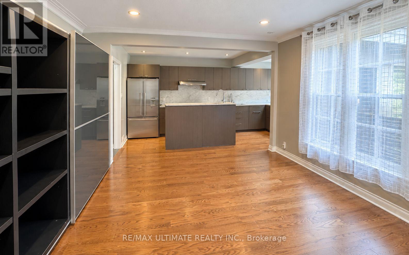 10 Noel Avenue, Toronto, Ontario  M4G 1B3 - Photo 7 - C13656382