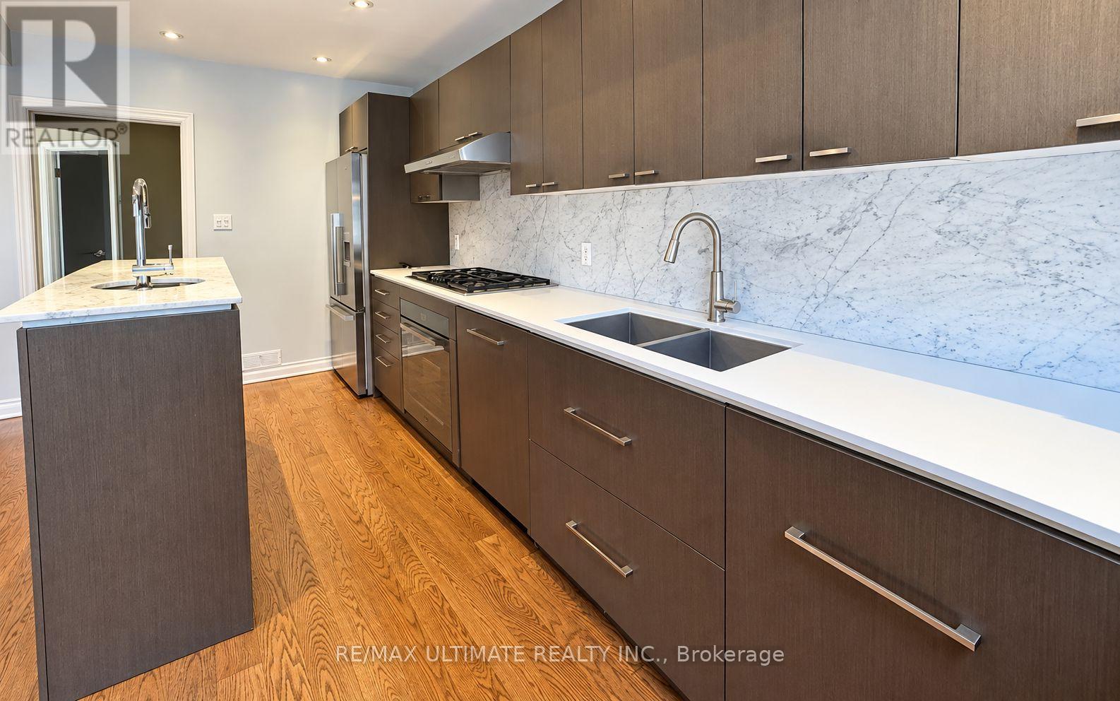 10 Noel Avenue, Toronto, Ontario  M4G 1B3 - Photo 5 - C13656382