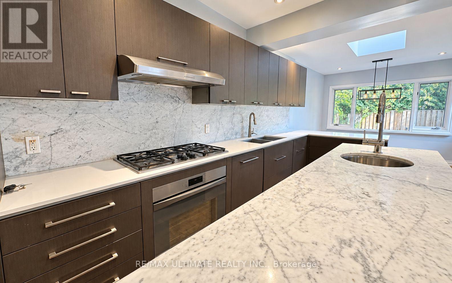 10 Noel Avenue, Toronto, Ontario  M4G 1B3 - Photo 4 - C13656382