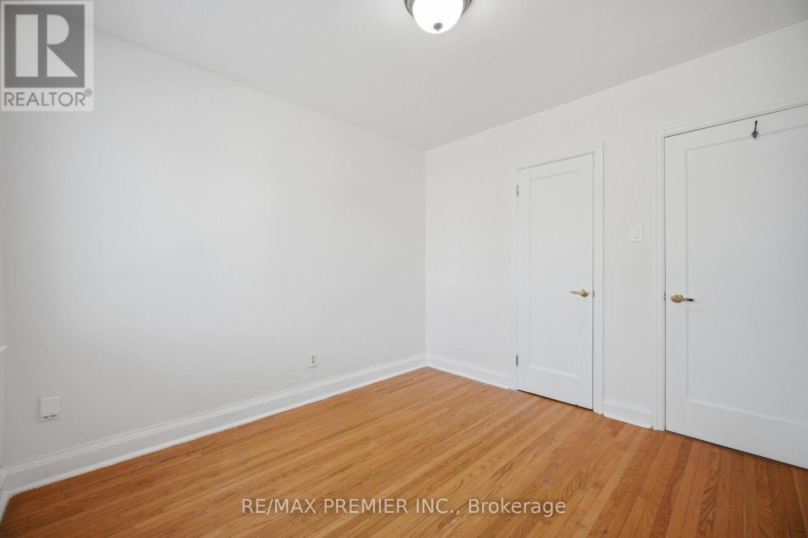 295 Falstaff Avenue, Toronto, Ontario  M6L 2G4 - Photo 14 - W13813734