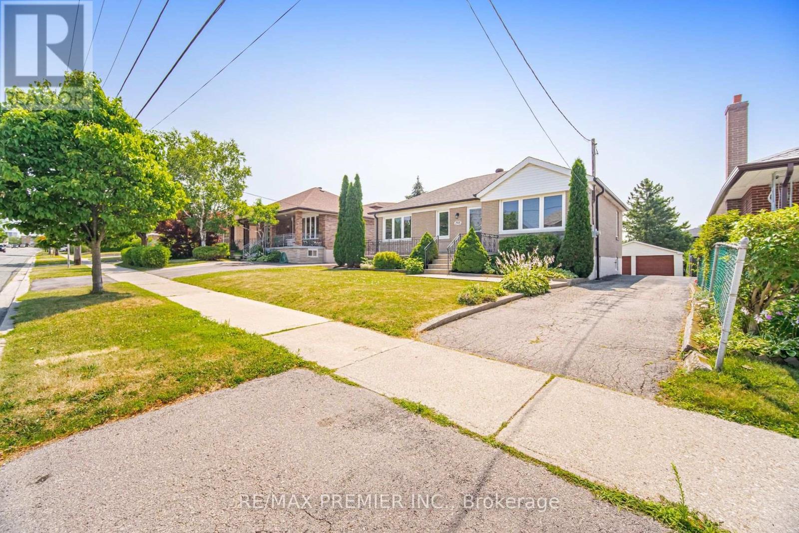 295 Falstaff Avenue, Toronto, Ontario  M6L 2G4 - Photo 41 - W13813734