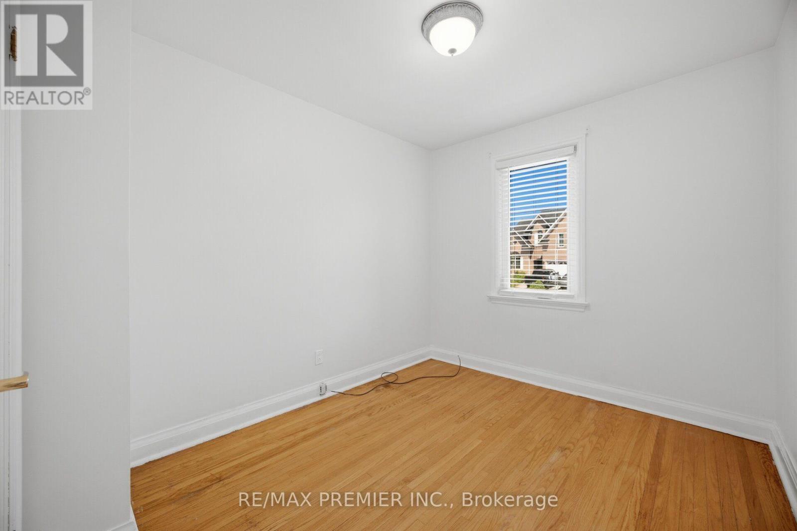 295 Falstaff Avenue, Toronto, Ontario  M6L 2G4 - Photo 17 - W13813734