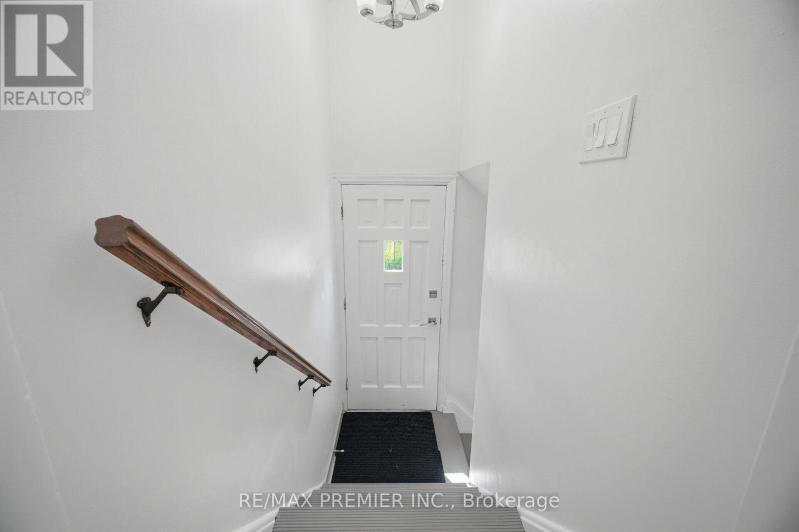 295 Falstaff Avenue, Toronto, Ontario  M6L 2G4 - Photo 20 - W13813734