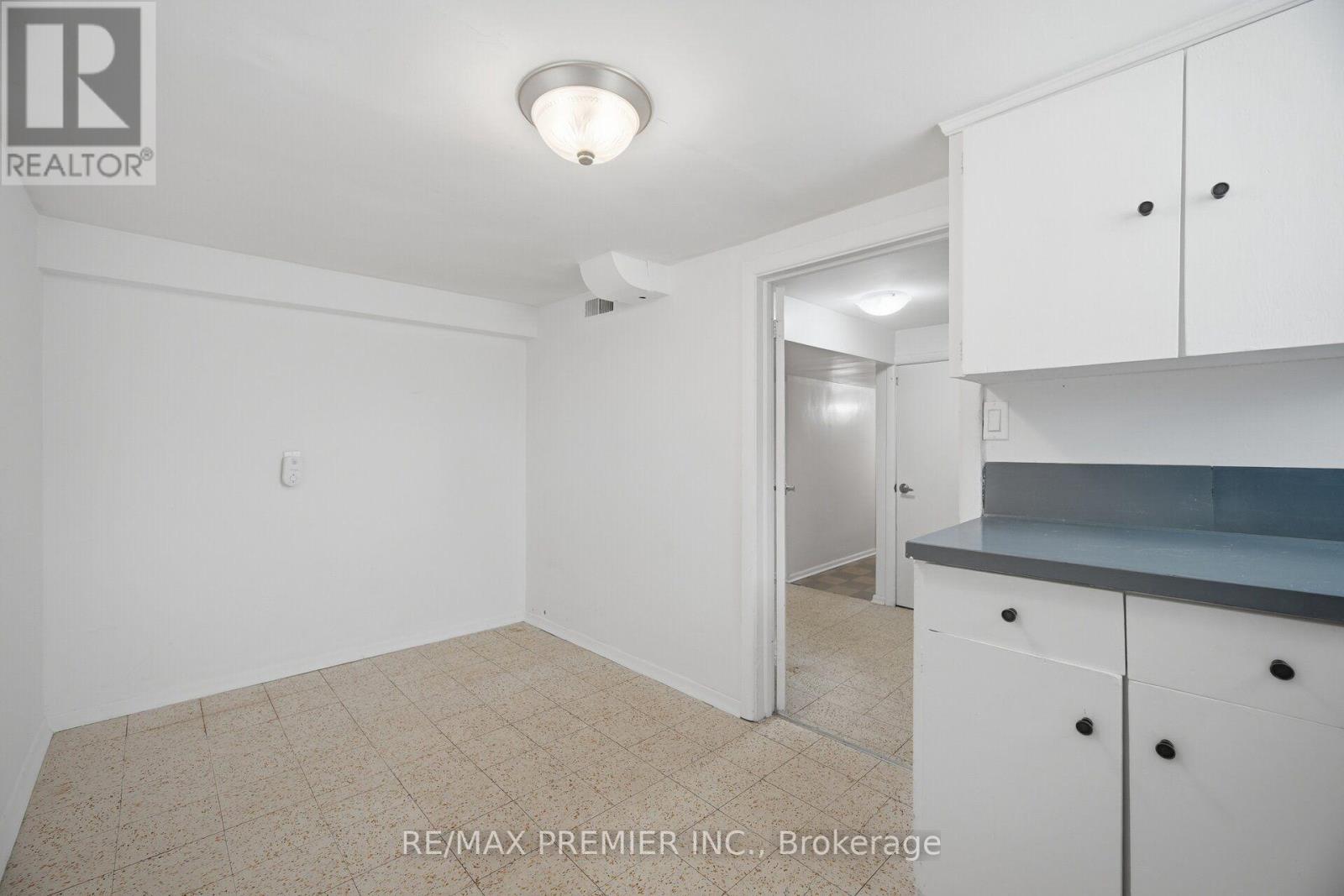 295 Falstaff Avenue, Toronto, Ontario  M6L 2G4 - Photo 24 - W13813734