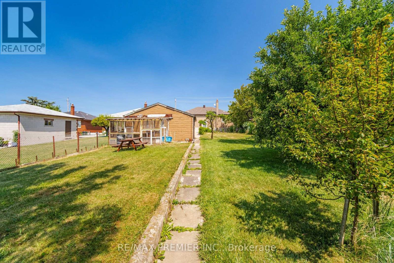 295 Falstaff Avenue, Toronto, Ontario  M6L 2G4 - Photo 39 - W13813734
