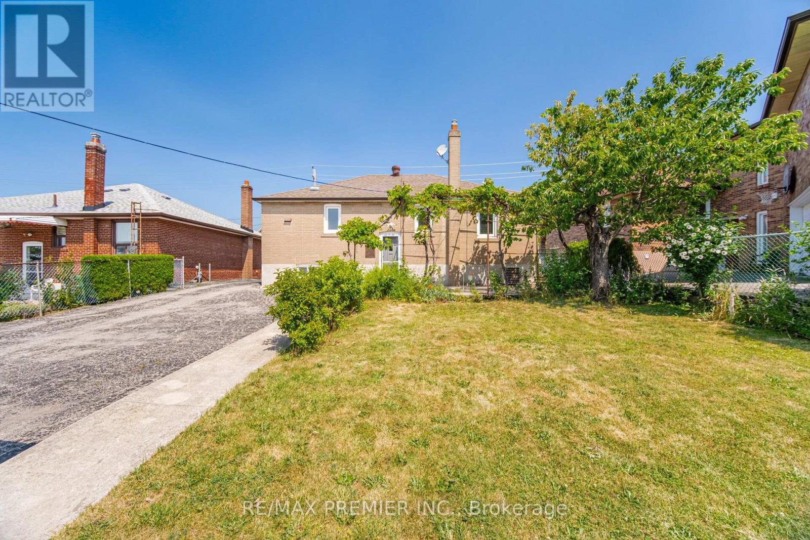 295 Falstaff Avenue, Toronto, Ontario  M6L 2G4 - Photo 40 - W13813734