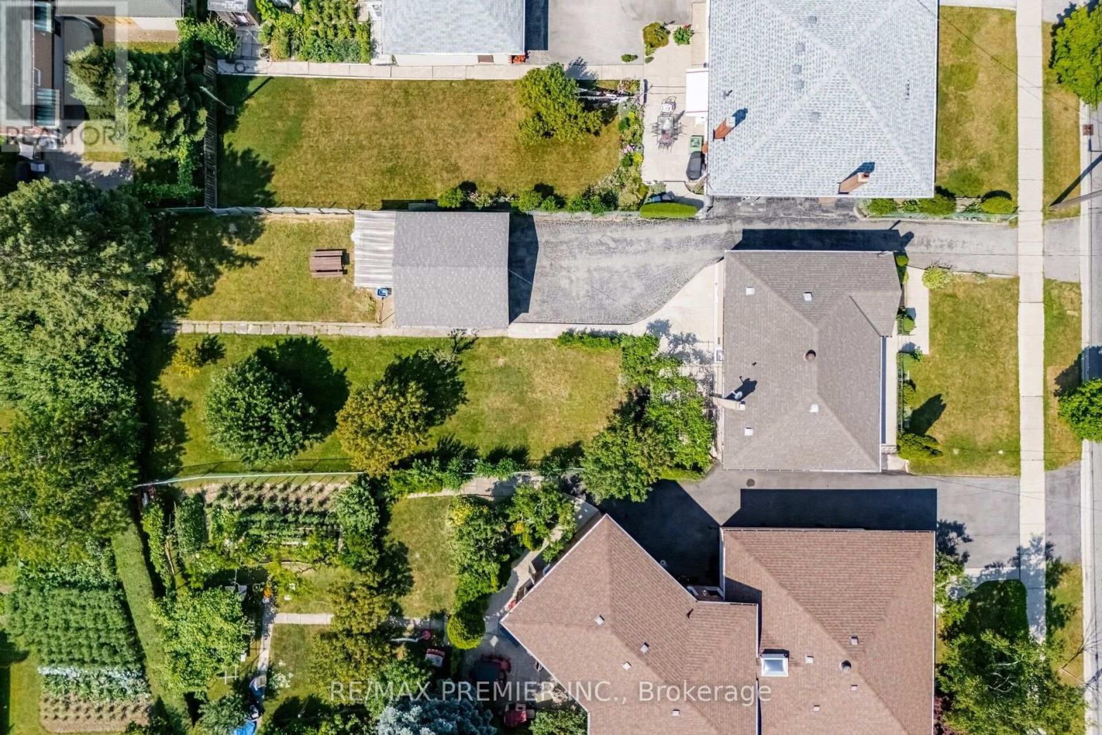 295 Falstaff Avenue, Toronto, Ontario  M6L 2G4 - Photo 42 - W13813734