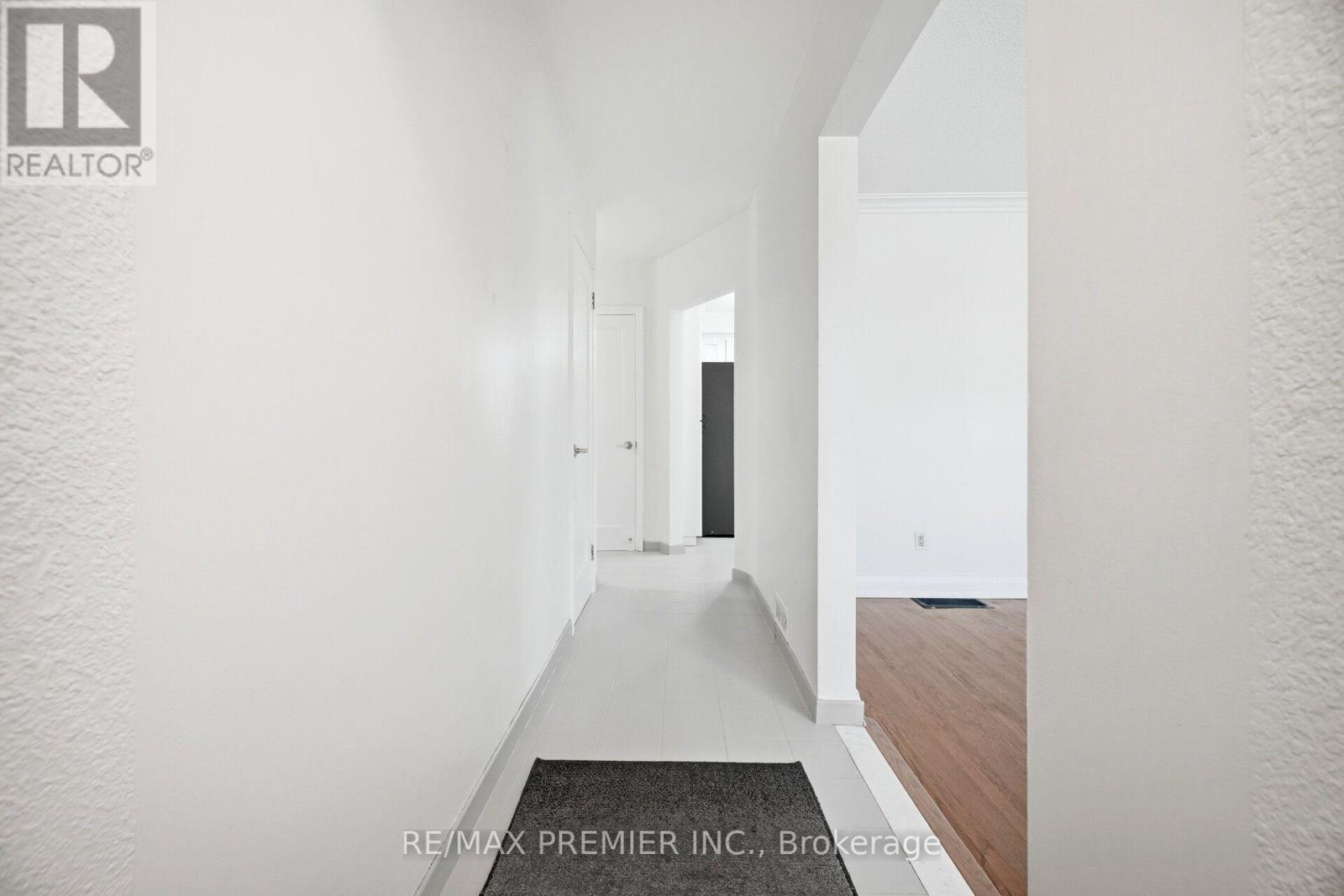 295 Falstaff Avenue, Toronto, Ontario  M6L 2G4 - Photo 5 - W13813734