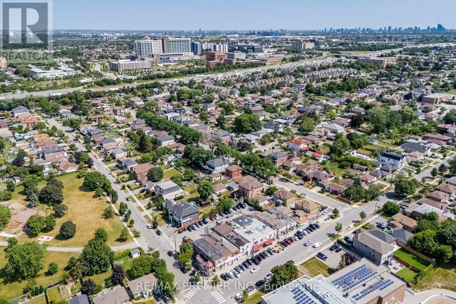 295 Falstaff Avenue, Toronto, Ontario  M6L 2G4 - Photo 46 - W13813734