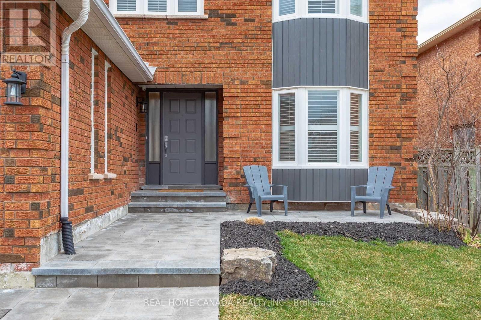 1542 Prince John Circle, Oakville (Cv Clearview), Ontario  L6J 6T3 - Photo 2 - W13816968