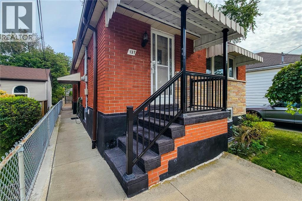 137 East 16th Street, Hamilton, Ontario  L9A 4J4 - Photo 4 - 40863063