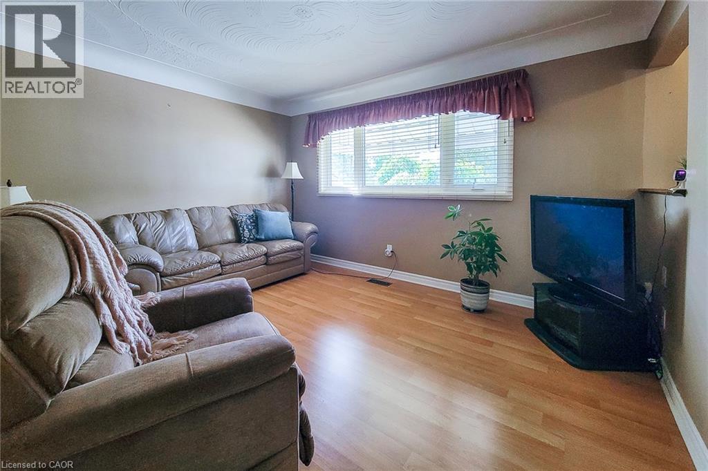 137 East 16th Street, Hamilton, Ontario  L9A 4J4 - Photo 11 - 40863063