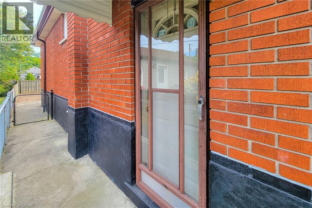 137 East 16th Street, Hamilton, Ontario  L9A 4J4 - Photo 40 - 40863063