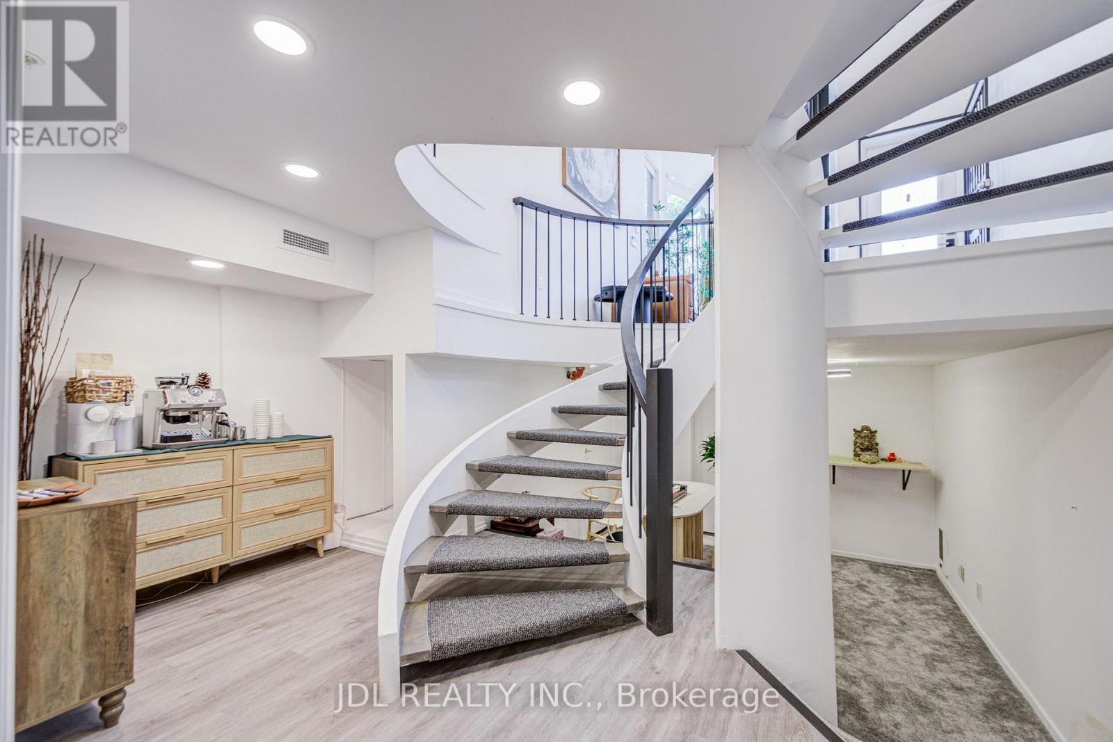 301 Davenport Road, Toronto, Ontario  M5R 1K5 - Photo 13 - C13816862