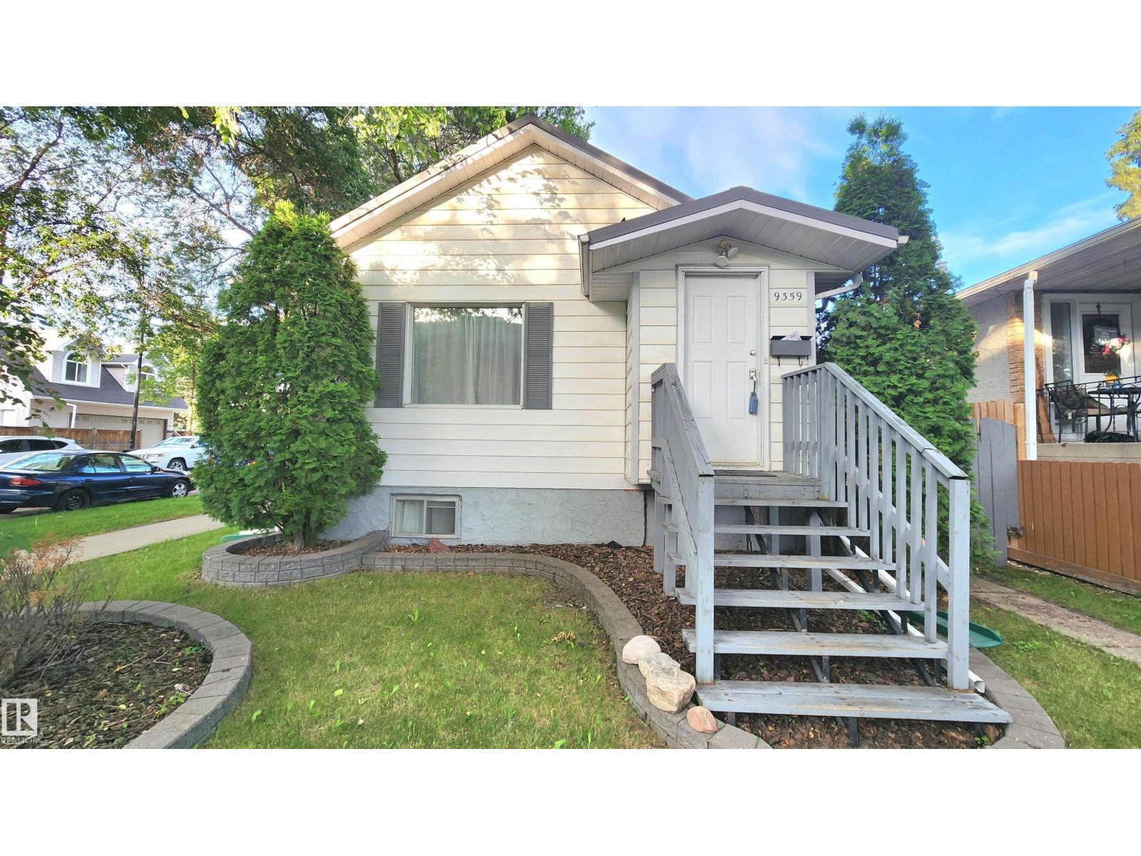 9359 92 St Nw, Edmonton, Alberta  T6C 3R8 - Photo 1 - E4498234