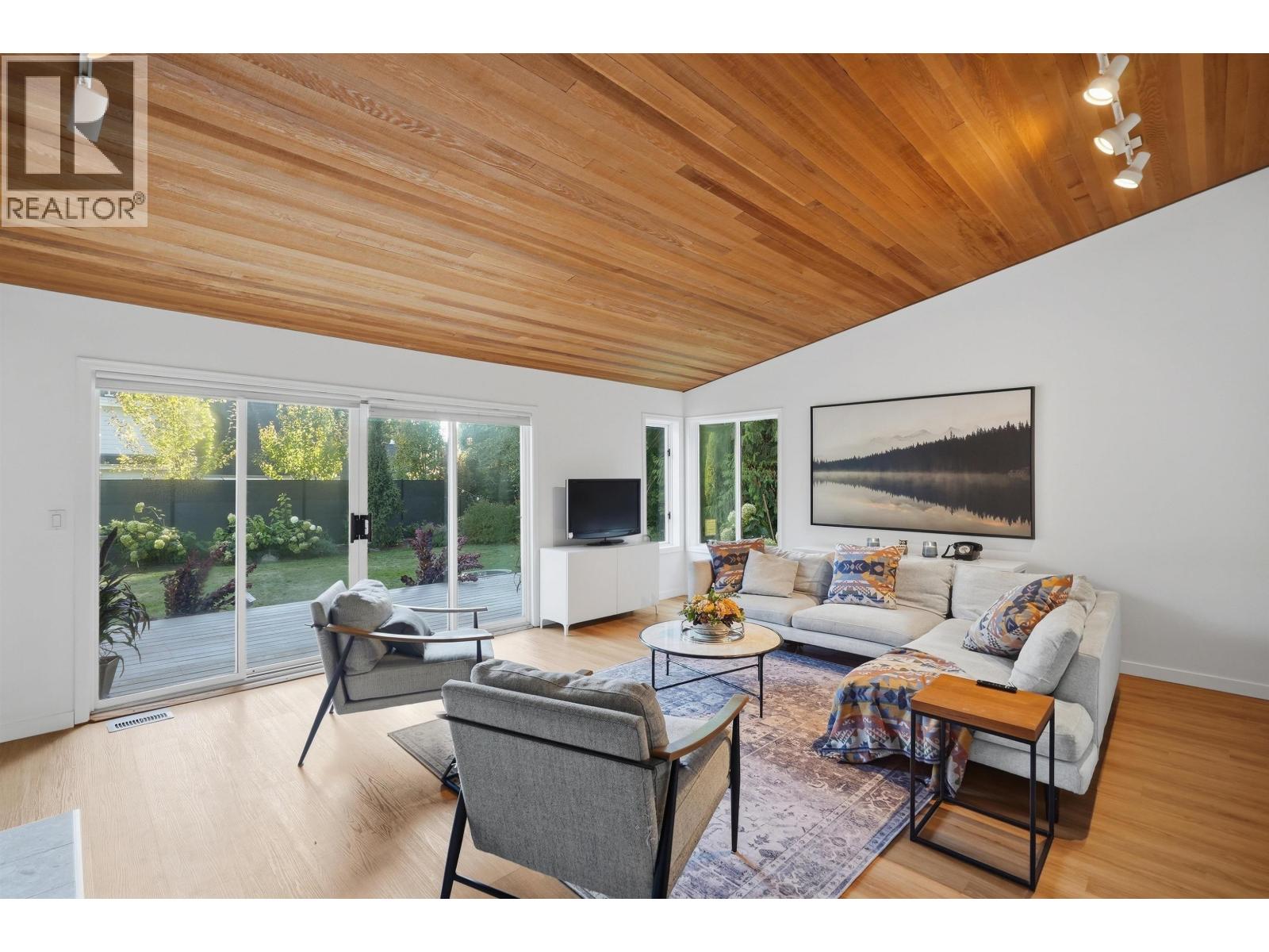 2207 Tanager Place, North Vancouver, British Columbia  V7J 3R3 - Photo 6 - R3167358