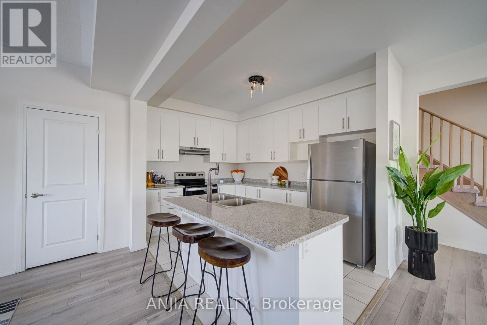 111 Carneros Way, Markham, Ontario  L6B 1R2 - Photo 10 - N13817000