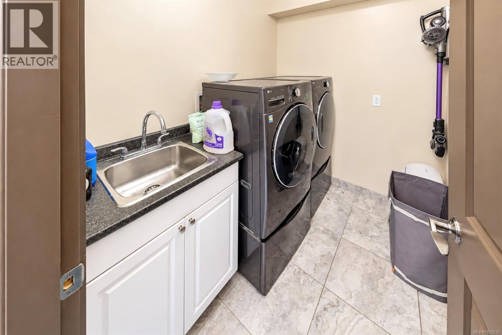 850 Lorne White Pl, Ucluelet, British Columbia V0R 3A0 - Photo 34 - 1050232