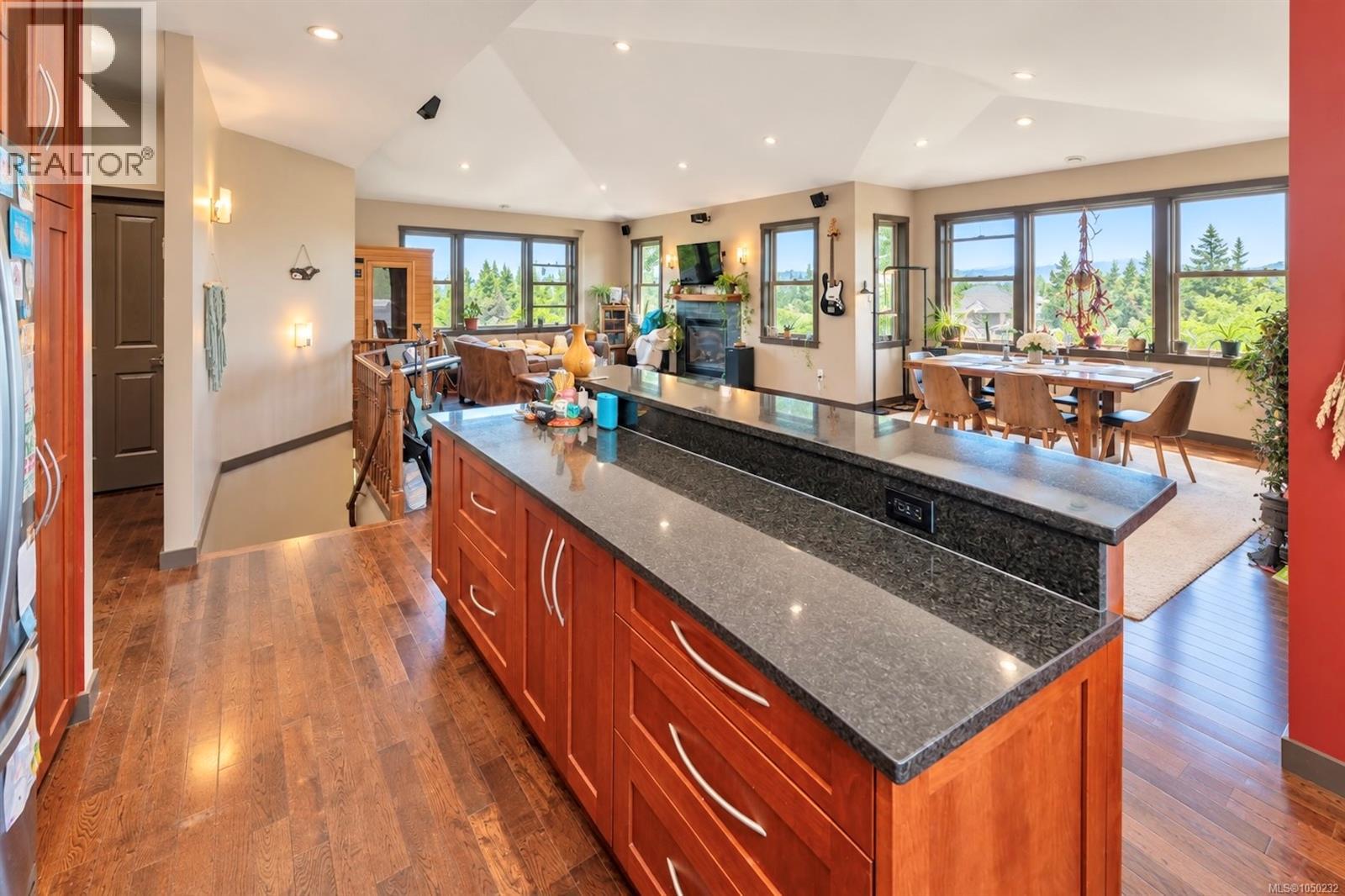 850 Lorne White Pl, Ucluelet, British Columbia V0R 3A0 - Photo 7 - 1050232