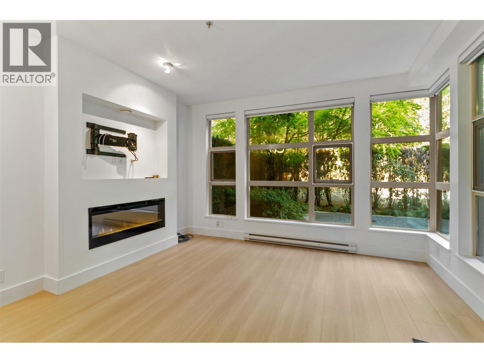 208 3606 Aldercrest Drive, North Vancouver, British Columbia  V7G 0A3 - Photo 8 - R3168417