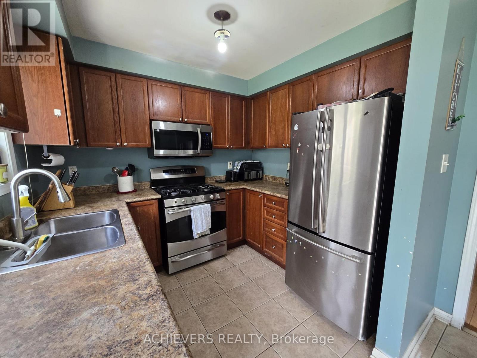 240 Scottsdale Drive, Clarington, Ontario  L1C 5L1 - Photo 12 - E13812308
