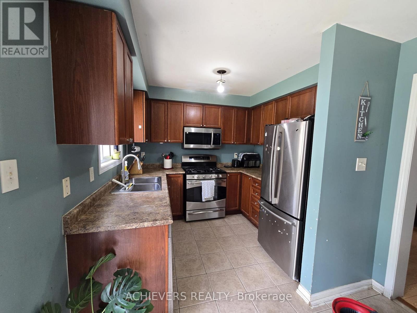240 Scottsdale Drive, Clarington, Ontario  L1C 5L1 - Photo 11 - E13812308