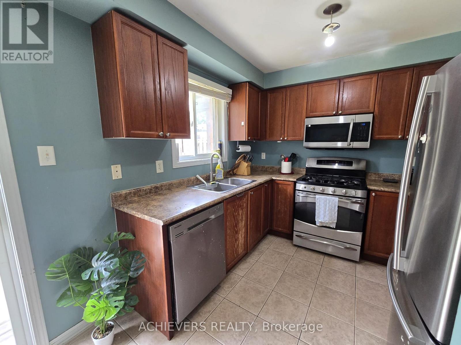 240 Scottsdale Drive, Clarington, Ontario  L1C 5L1 - Photo 13 - E13812308