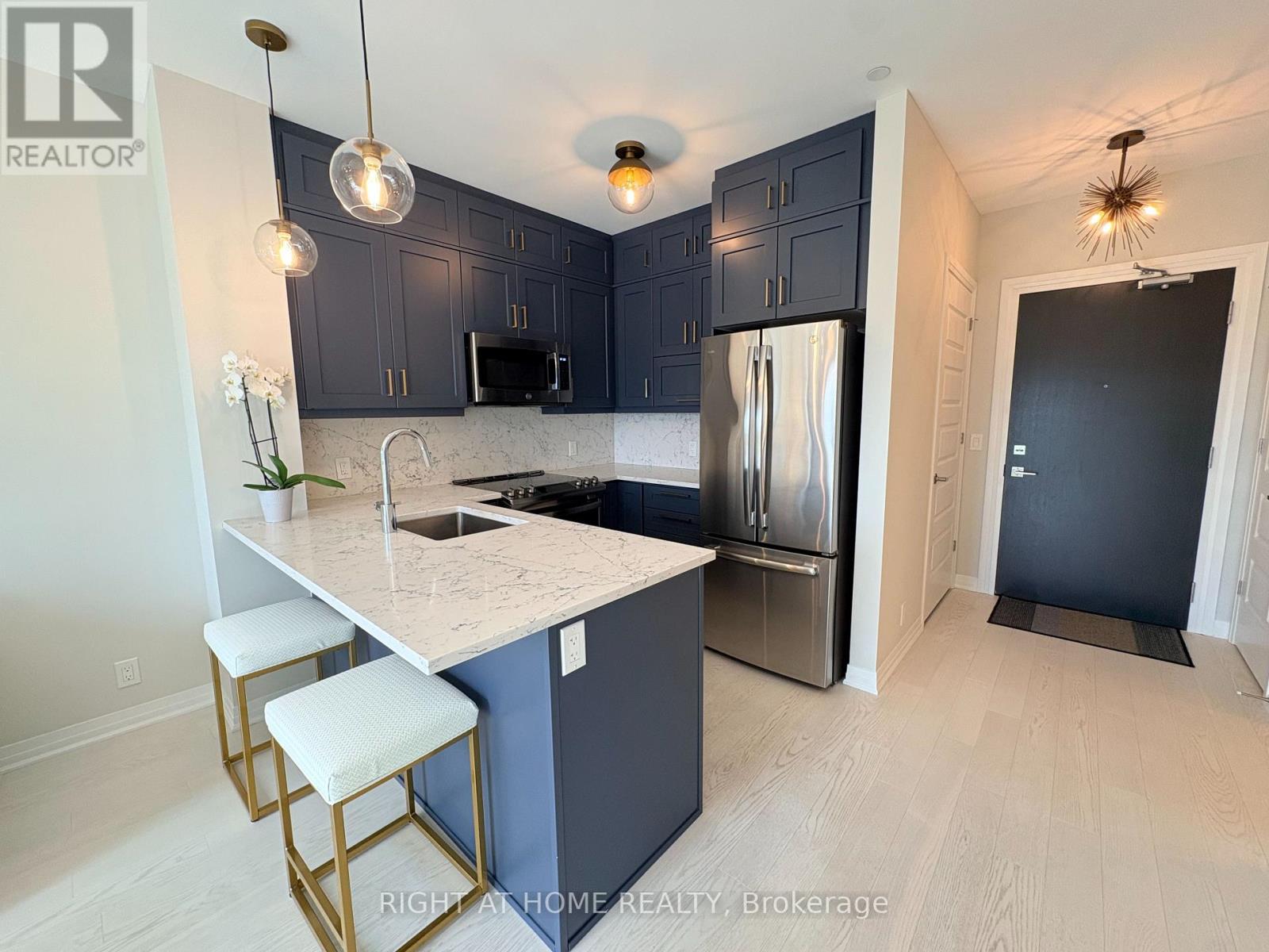 527 - 102 Grovewood Common, Oakville, Ontario  L6H 0X2 - Photo 4 - W13817050