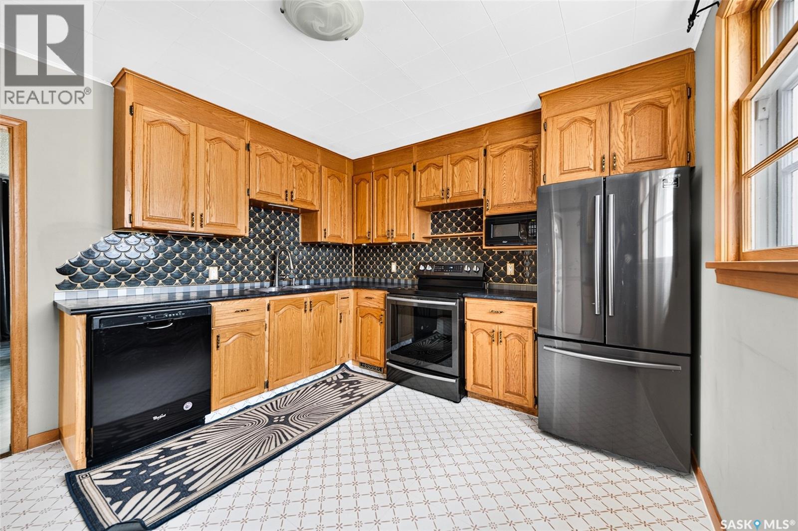 345 MCINTYRE STREET photo 1