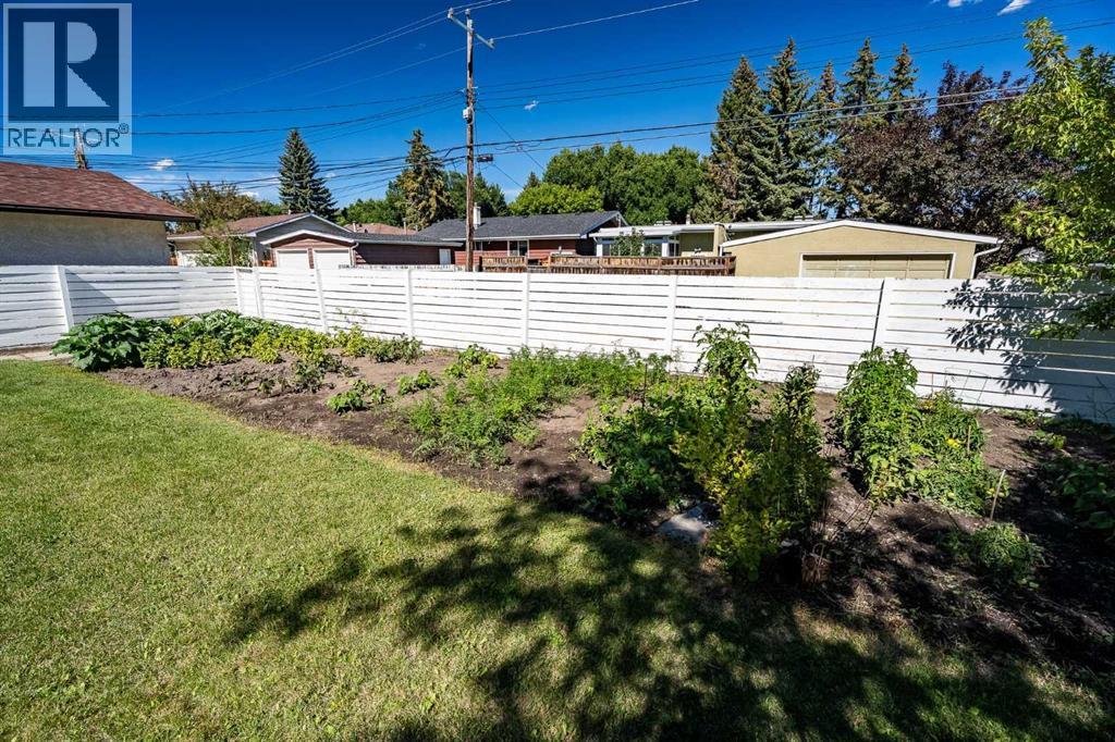 3404 Bulyea Crescent NW photo 35