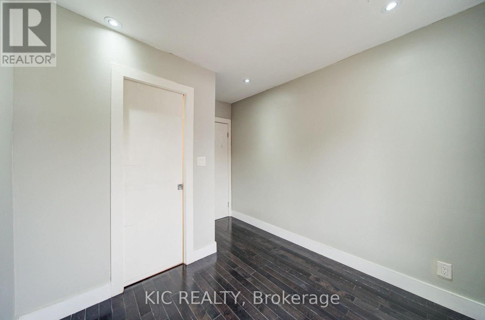 35 MONTCALM AVENUE NW, Toronto, Ontario