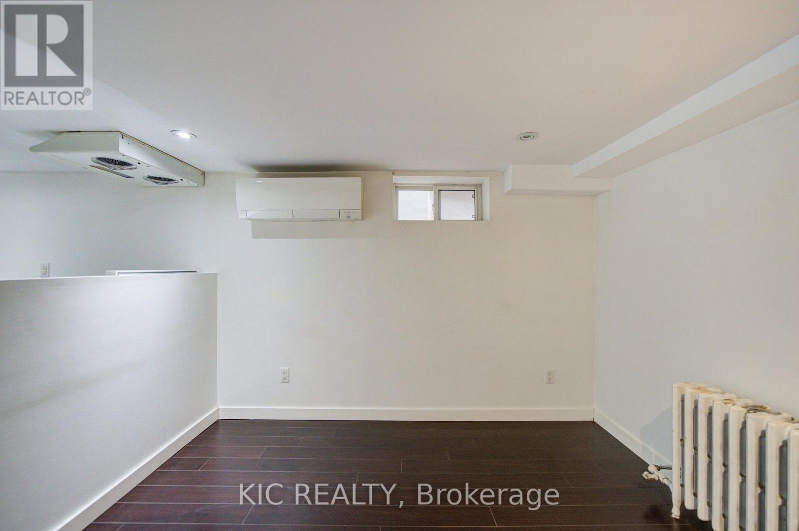 35 Montcalm Avenue NW, Toronto, Ontario  M6E 4N5 - Photo 10 - W13817060